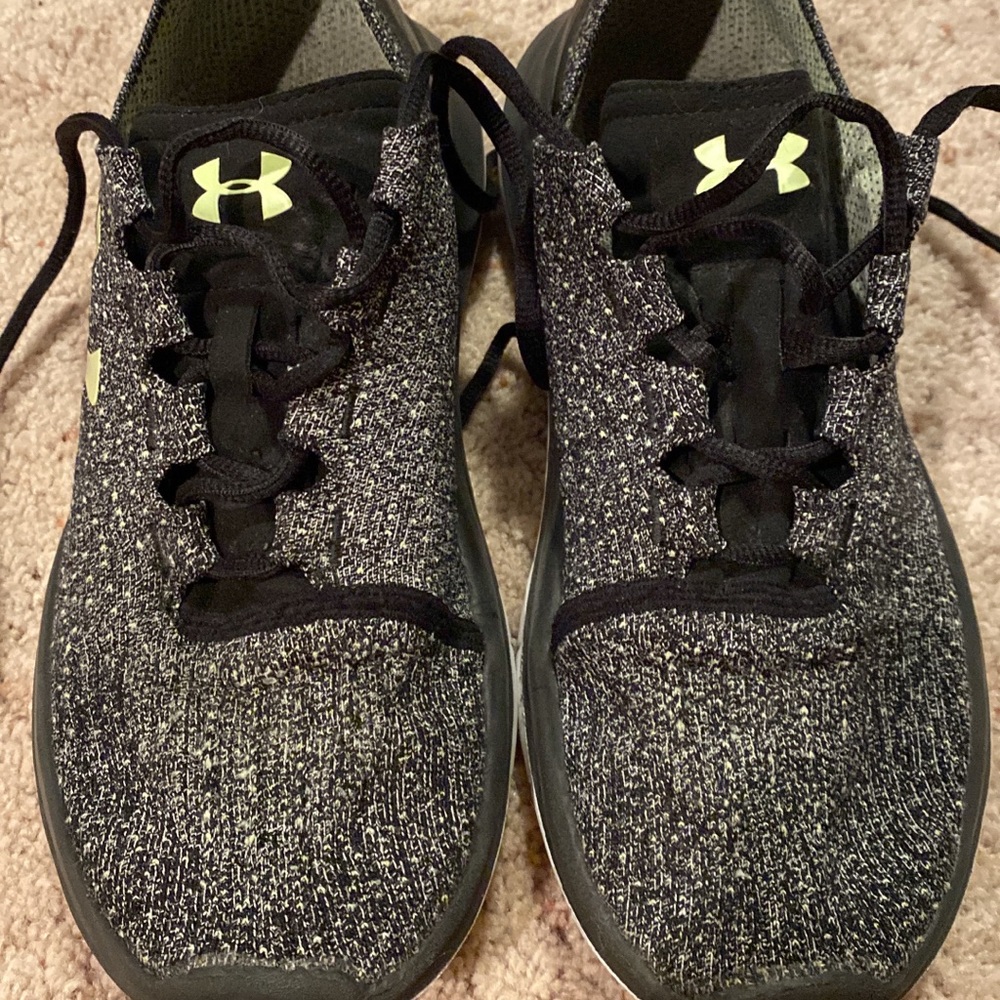Women’s UA shoes